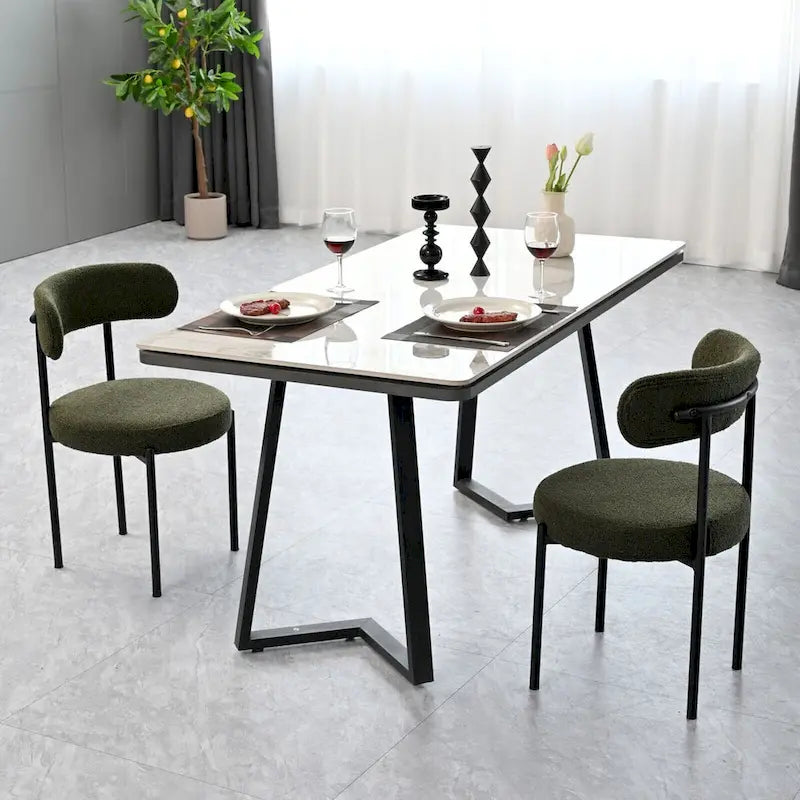 Set di 2 sedie da pranzo moderne rotonde imbottite in Boucle, schienale curvo e gambe in metallo nero verniciato a spruzzo