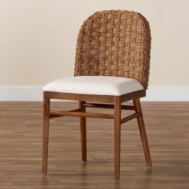 bali & pari Sedia da pranzo in legno di acacia con finitura noce e giunco marino stile bohémien moderno di Denver