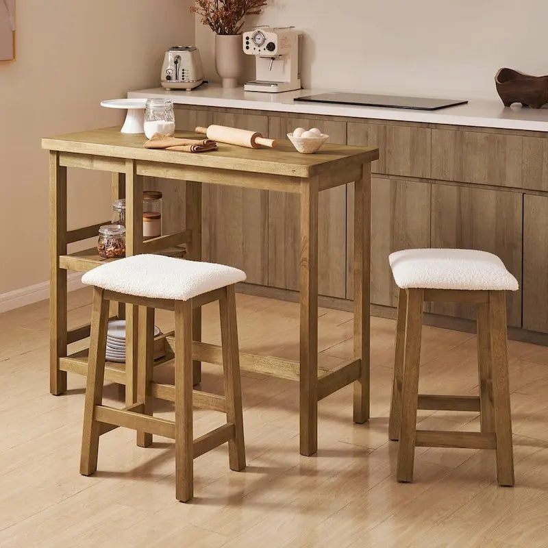 Set da tavolo da bancone in legno massiccio Mopio Kelly con 2 sgabelli Boucle, set da pranzo da 3 pezzi, isola da cucina piccola con ripiani di stoccaggio